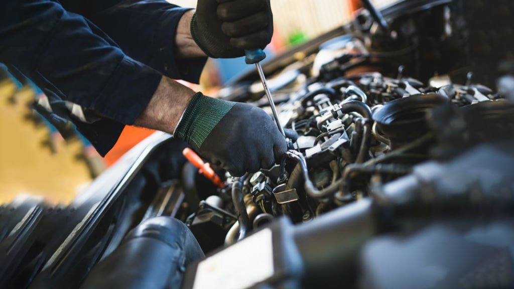 Columbia SC Auto Repair Pro w a Summer Auto Maintenance Checklist